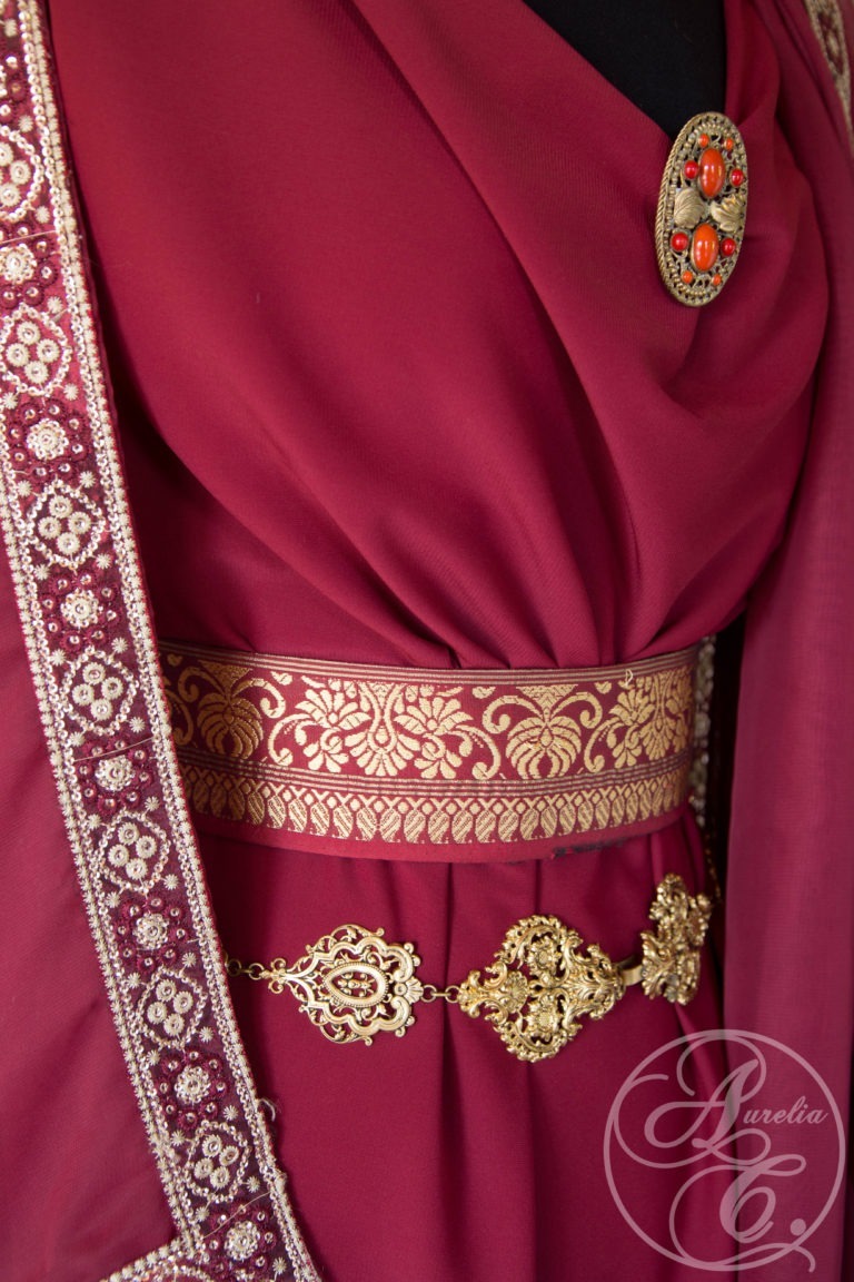 Aurelia – Rote Gewänder