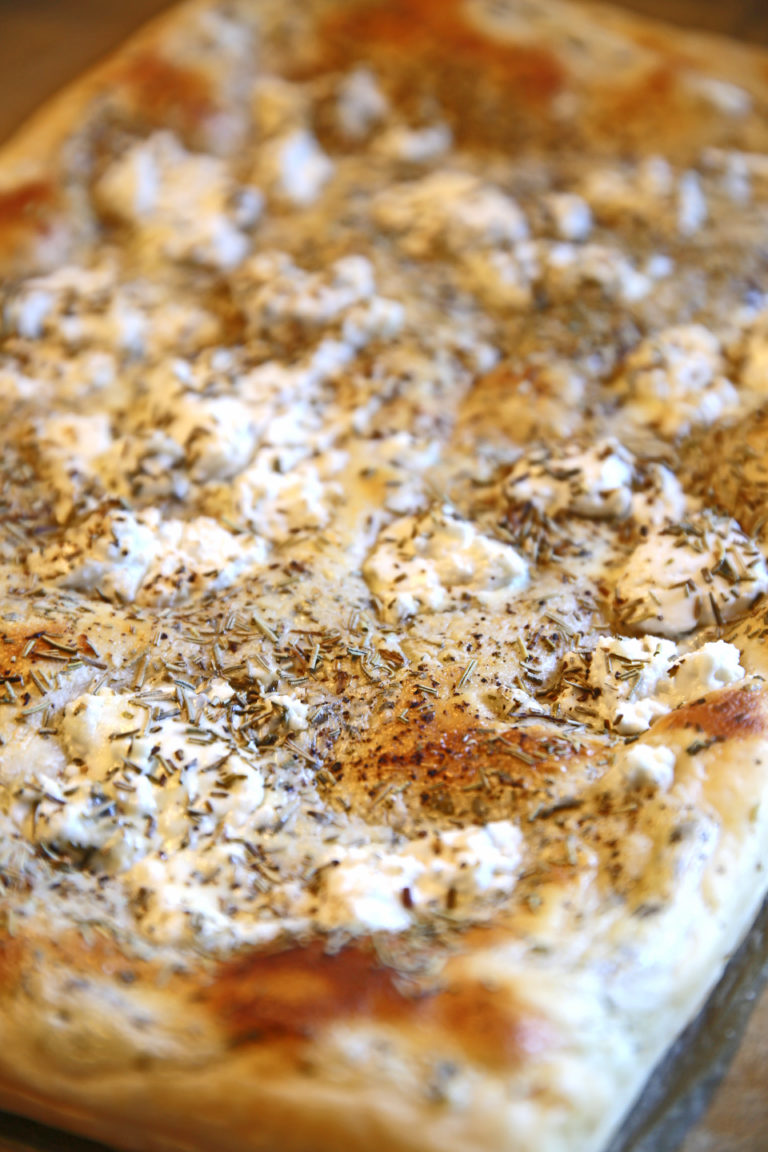 Rezept: Rosmarin-Ziegenkäse-Flammkuchen