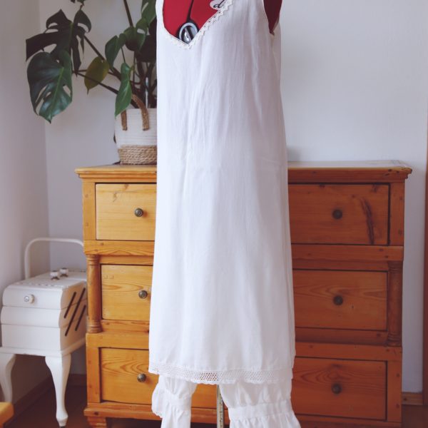 Unterwäsche für ein Western-Larp - Unterhemd an einer Schneiderpupe