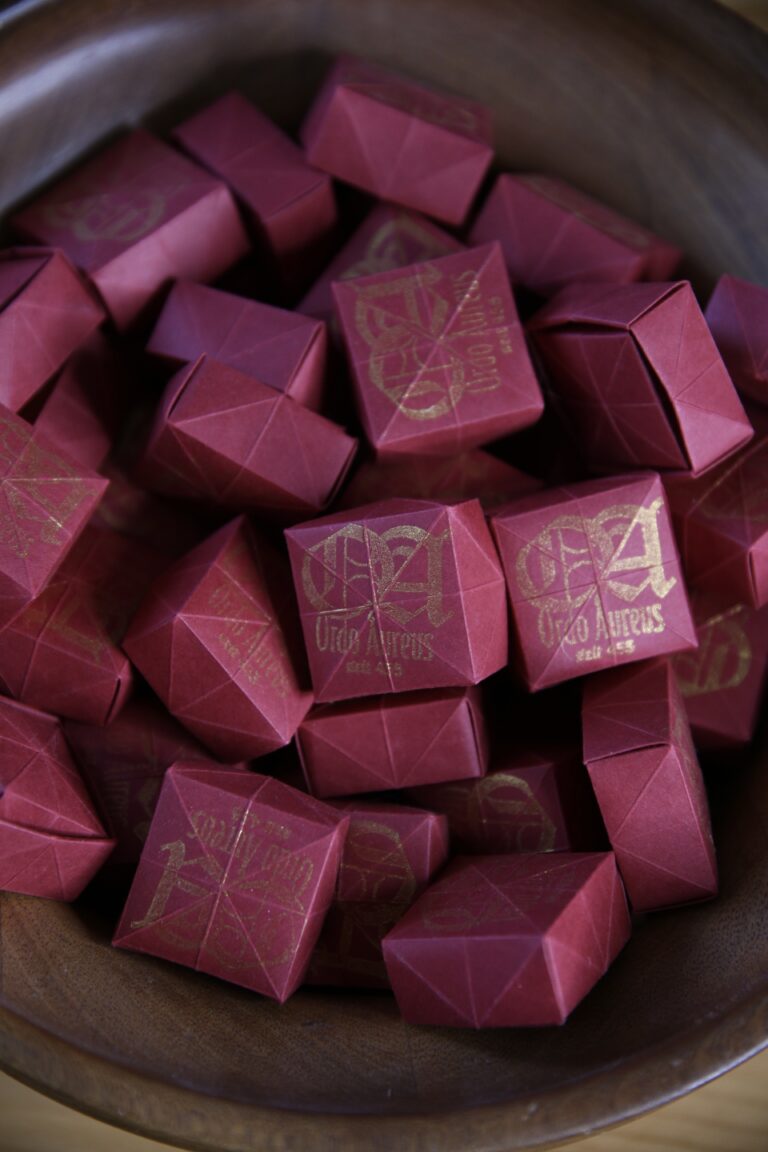 Rhia – Orakelschachteln