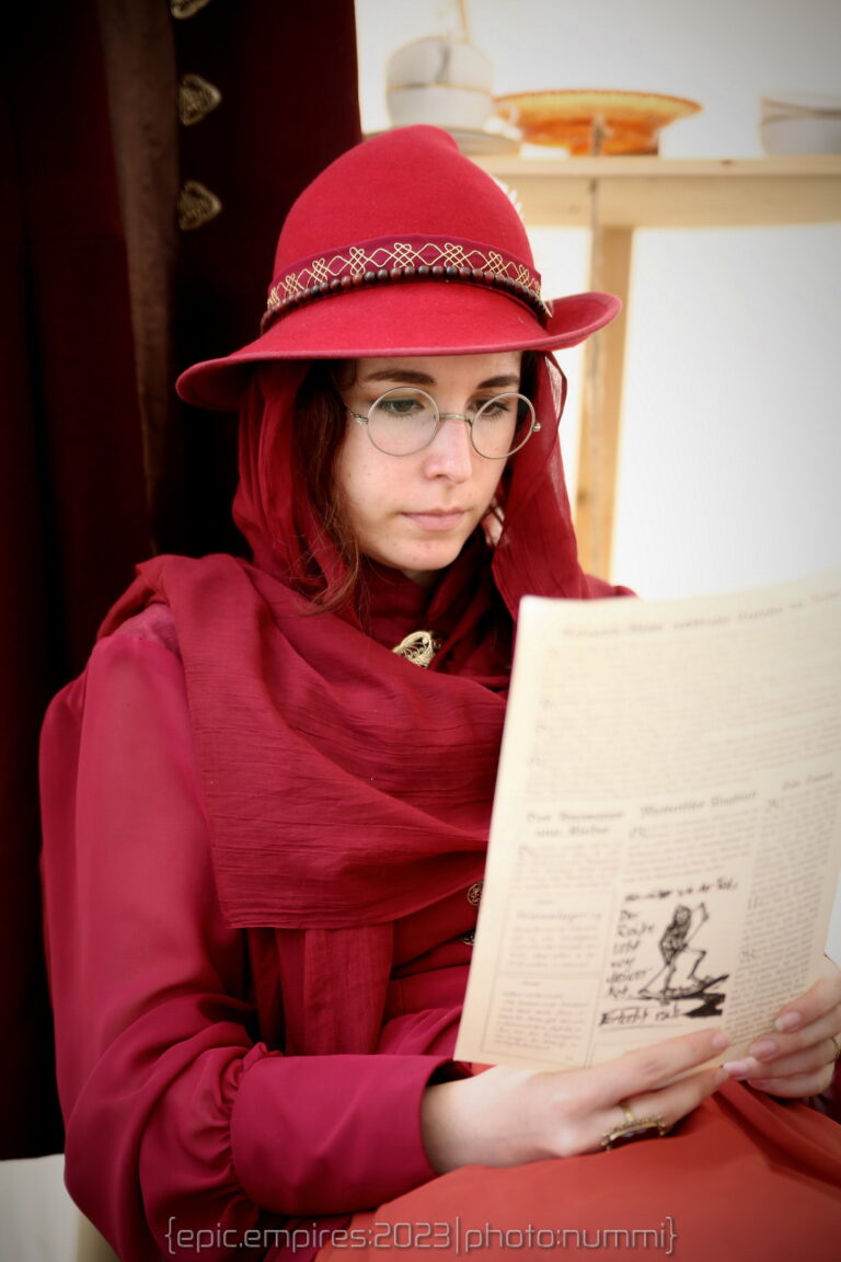 Rhia – Rote Kleider I